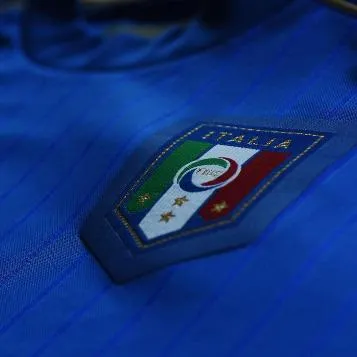 پیراهن فوتبال ایتالیا پوما