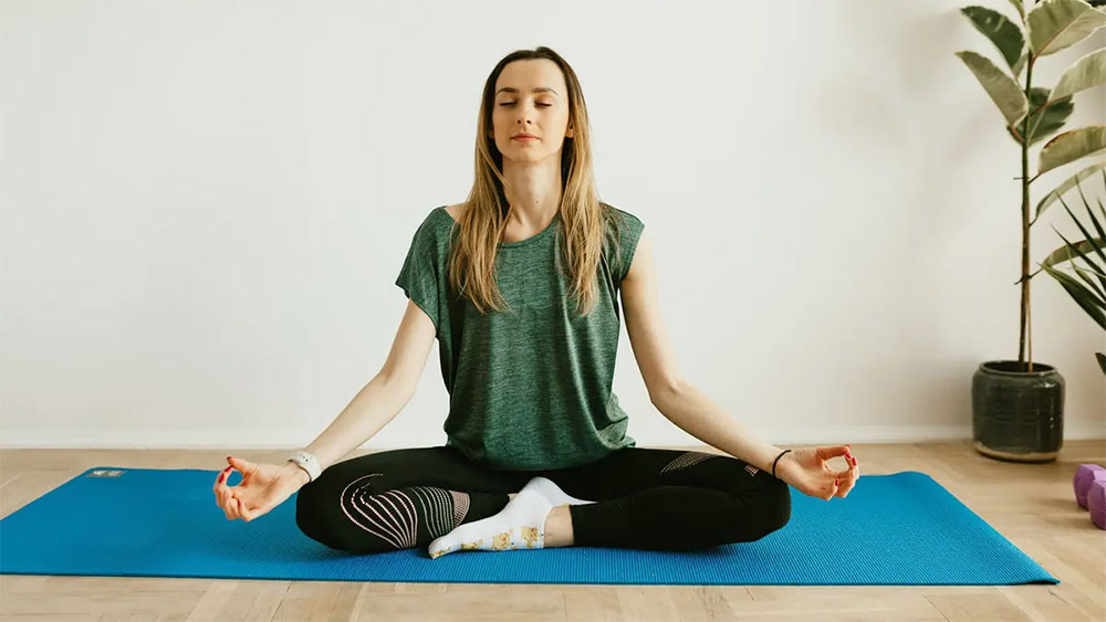 یوگا در خانه: 10 تمرین آموزش حرکات یوگا مبتدی  در منزل